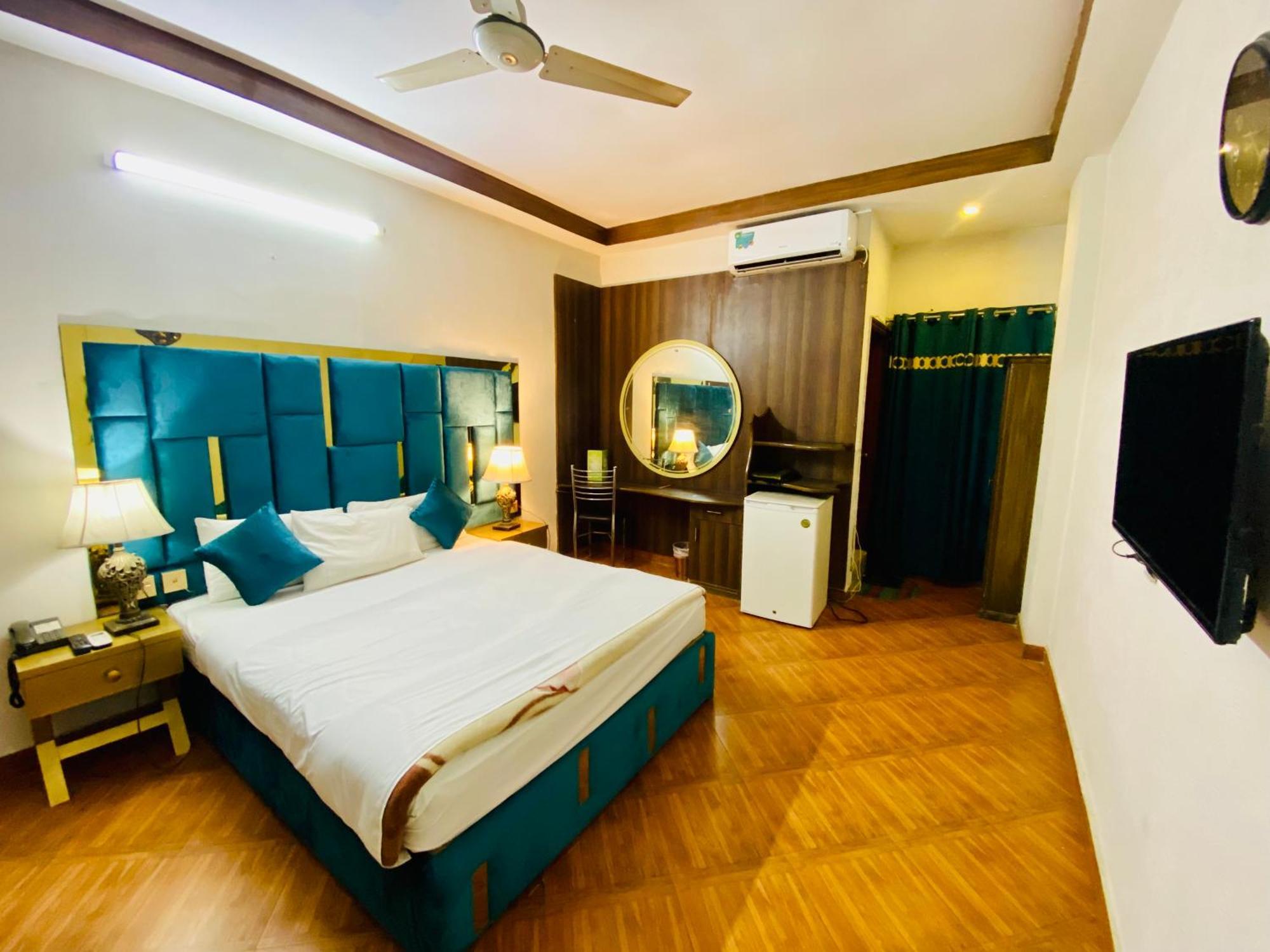 Fiesta Inn Hotel & Resorts Multan Exterior foto