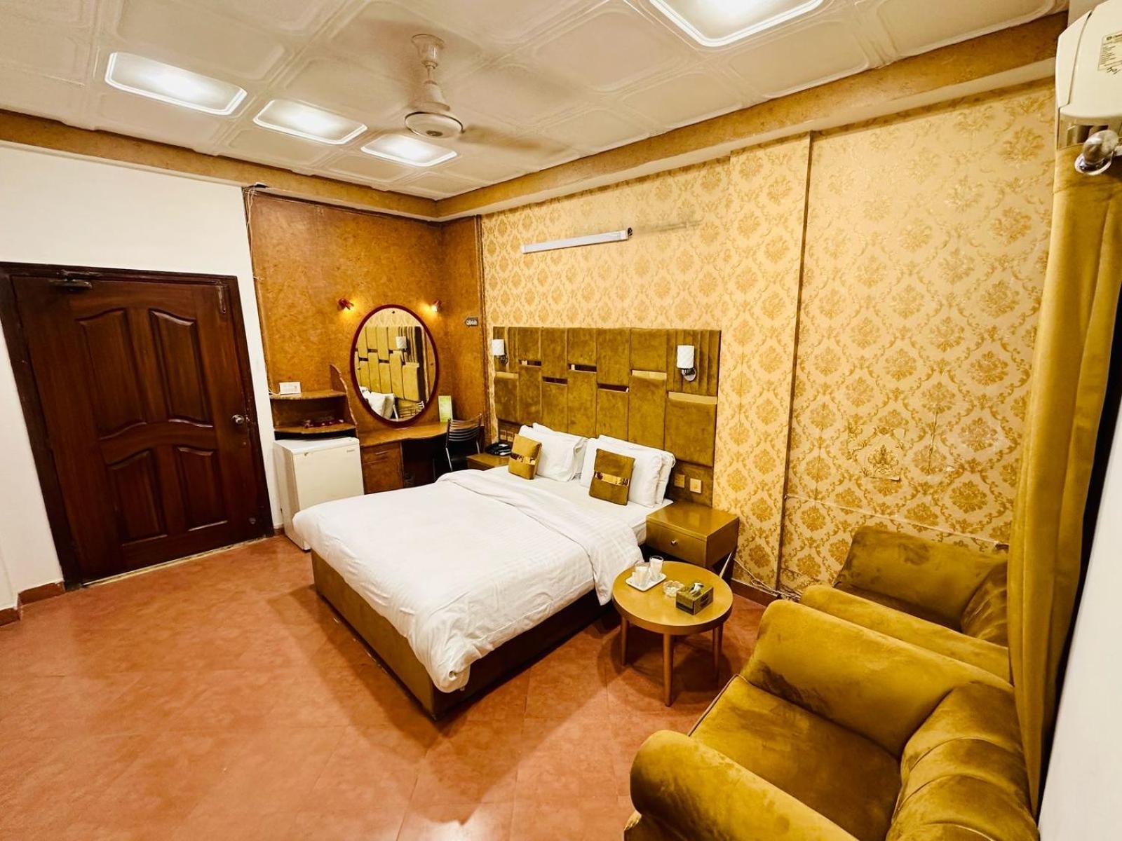 Fiesta Inn Hotel & Resorts Multan Exterior foto