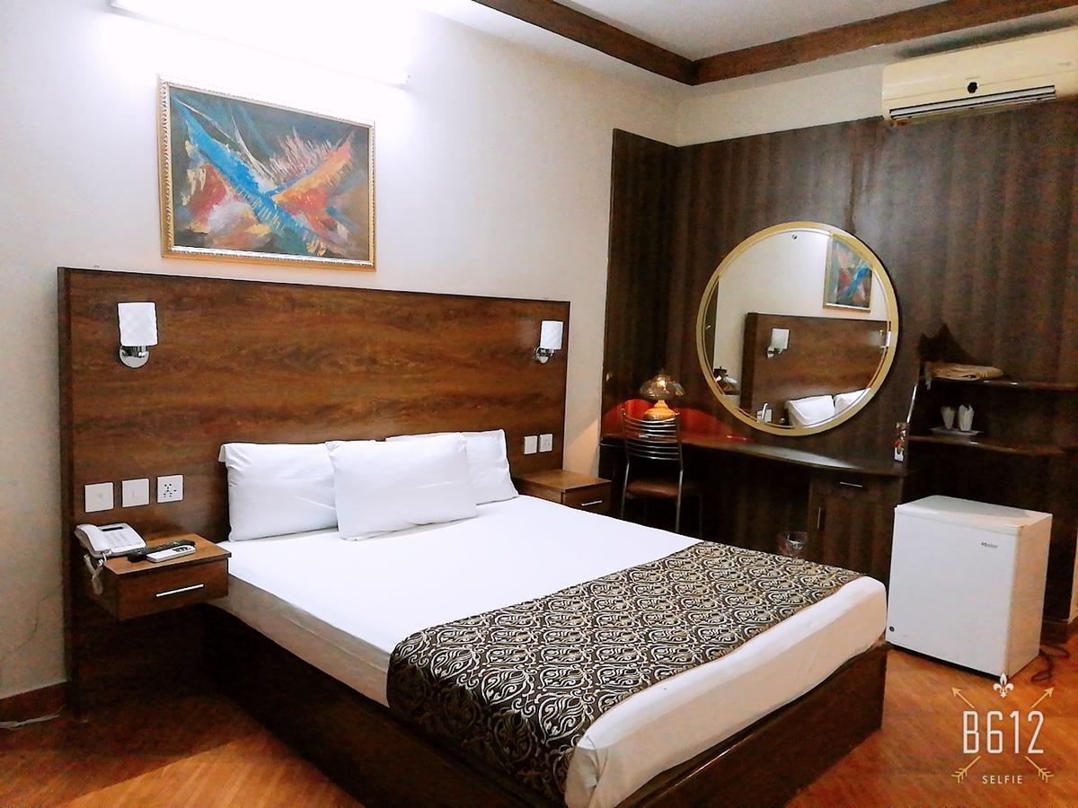 Fiesta Inn Hotel & Resorts Multan Exterior foto